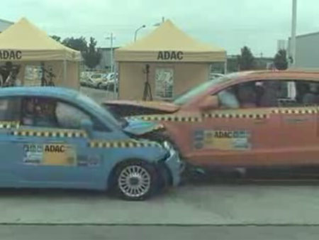 immagine crash test audi vs fiat