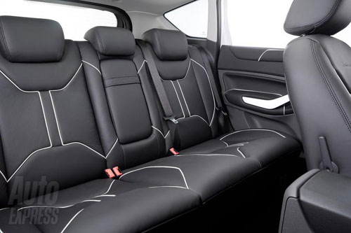 Gli interni, con i lussuosi sedili in pelle della nuova Ford Kuga Individual