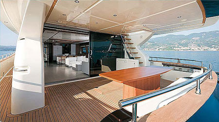 Interni della nuova barca dei cantieri Riva, il Riva 92 Duchessa