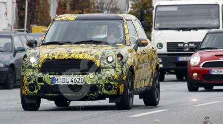 immagine del nuovo suv Mini fotografato durante test su strada