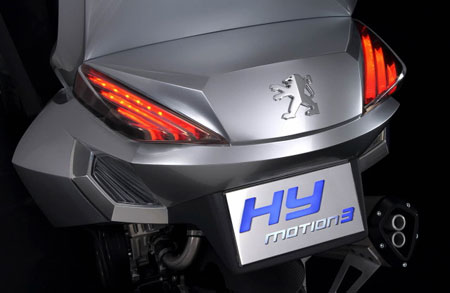 Il nuovo scooter a tre ruote della Peugeot, Hymotion 3 scooter Trike a propulsione ibrida