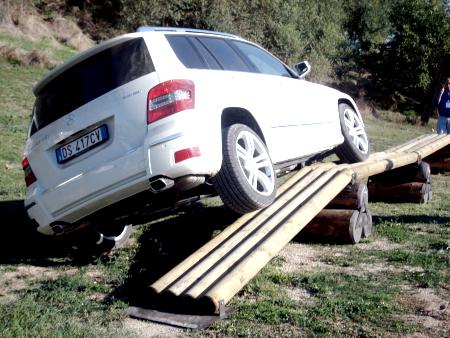 Foto della dimostrazione dei piloti Mercedes sulle capacità estreme del suv GLK