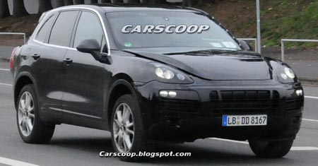 Nuova Porsche Cayenne, con il secondo avvistamento spiati anche gli interni