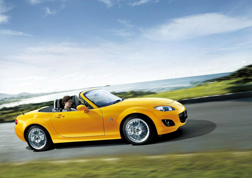 Mazda MX5 Miata, debutto commerciale in giappone.