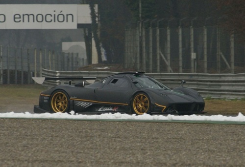 Pagani Zonda R: umida la prima uscita della special