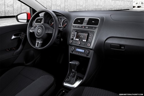 2010_volkswagen_polo_020