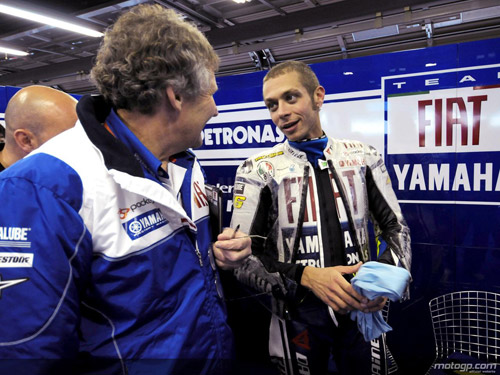 Valentino Rossi nei box Fiat Yamaha
