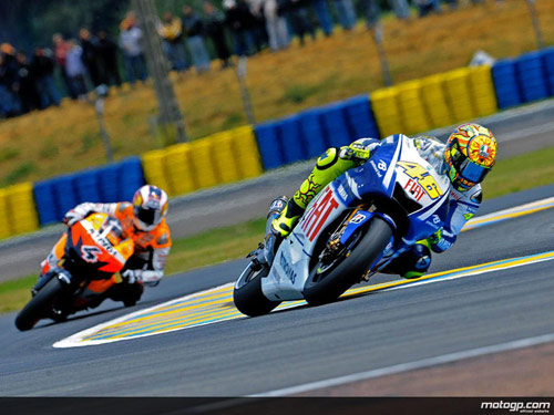 Valentino Rossi davanti ad Andrea Dovizioso a Le Mans (17-05-09)