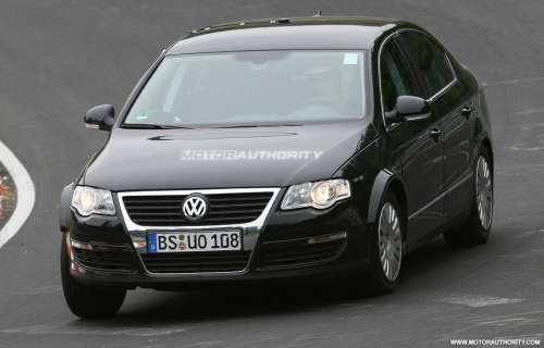 2012_volkswagen_passat_test_mule_spy_shots_june_001-0529-950x650