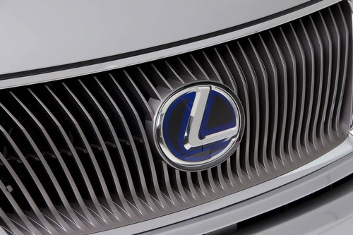 Lexus sfida Serie 1 e A3 per il 2010