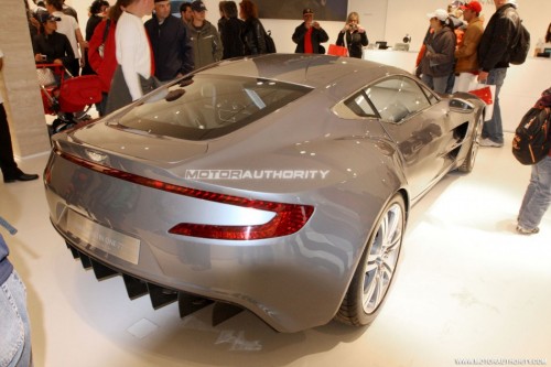 aston_martin_one_77_live_shots_july_002-0712-950x650