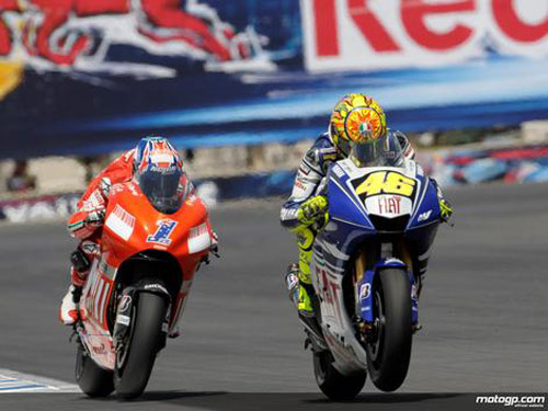 rossi-e-stoner-in-duello