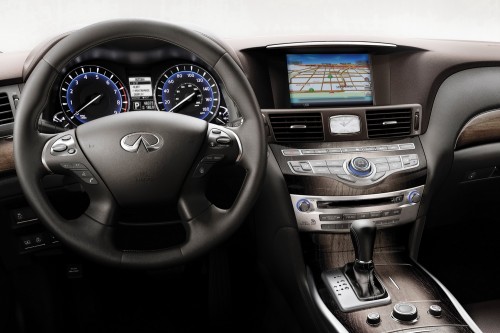 2010-Infiniti-M-12