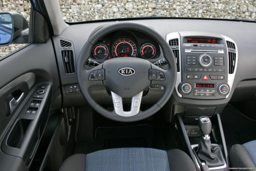 2010-Kia-Ceed-5d-12