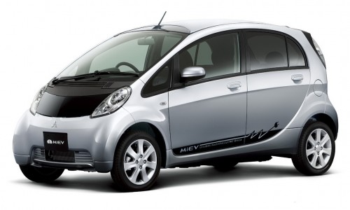 Peugeot e Citroen annunciano un'auto elettrica basata sulla Mitsubishi i-MiEV