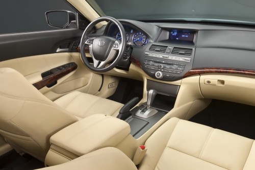 Honda Accord CrossTour prime immagini ufficiali degli interni