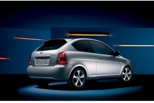 2010-Hyundai-Accent-2