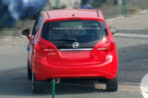 Nuove foto spia Opel Meriva senza camuffature