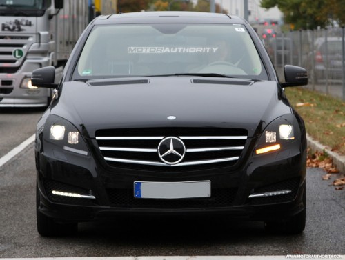 2011-mercedes-benz-r-class-facelift-spy-shots_100230571_l