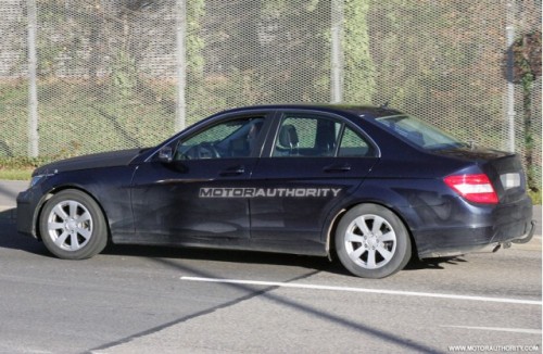 2010-mercedes-benz-c-class-facelift-spy-shots_100233415_m