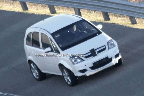 Opel Corsa SUV foto spia