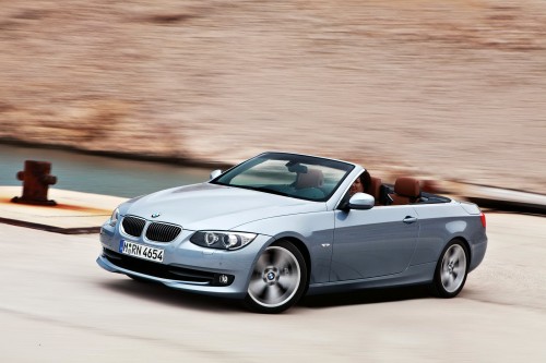 2011-BMW-3-Series-Coupe-Convertible-32