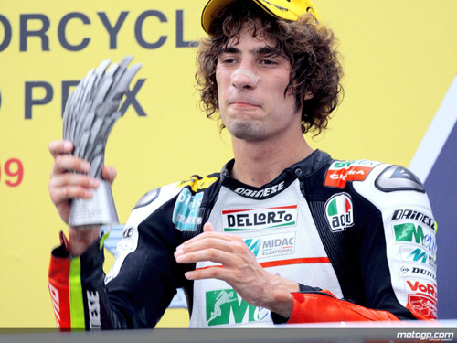 Marco Simoncelli sul podio 