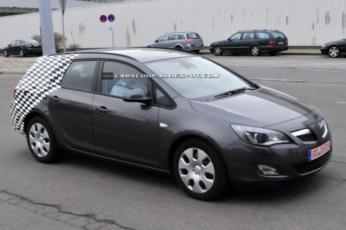 Opel Astra Sports Tourer foto spia