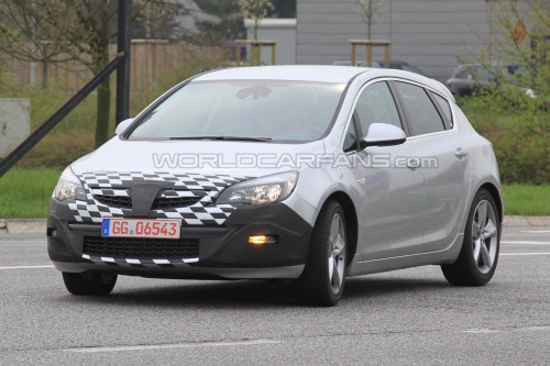 Opel Astra GSI 2011 foto spia