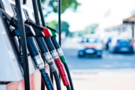 Prezzi benzina nuovi rincari
