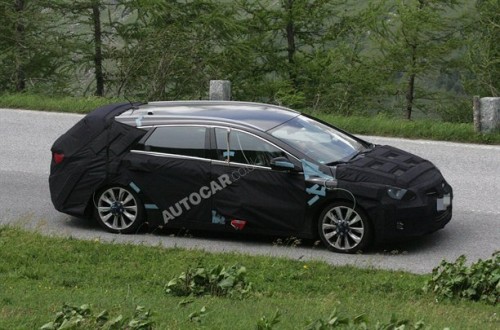 Hyundai i40 station wagon foto spia