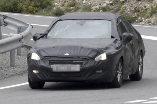 Nuova Peugeot 508 ibrida diesel foto spia