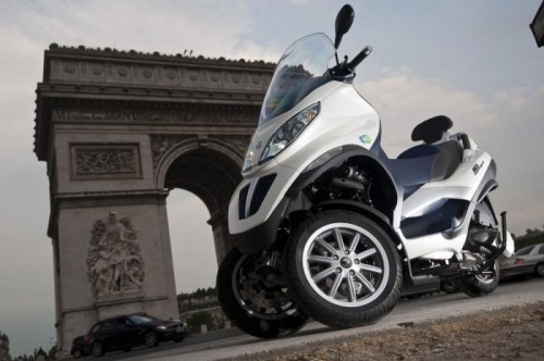 Piaggio MP3 Hybrid 300ie 05.jpg_700