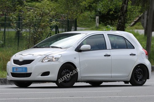 Nuova Toyota Yaris foto spia