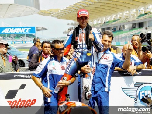 jorge lorenzo festeggia dopo pole sepang 2010