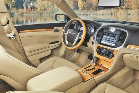 Chrysler 300C prima foto interni