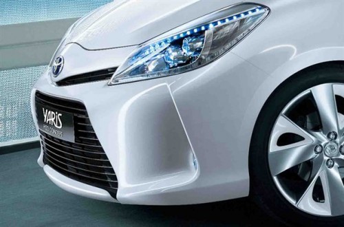 Toyota Yaris ibrida prima immagine ufficiale