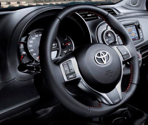Nuova Toyota Yaris ancora foto spia