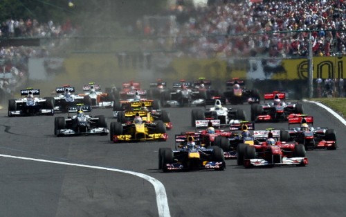 Drivers take the start of the Formula On