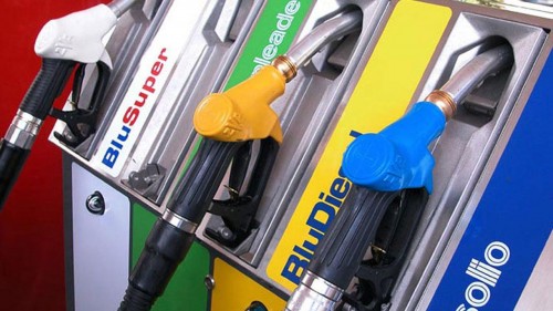 Il prezzo della benzina potrebbe aumentare ancora con la tassa sulle disgrazie