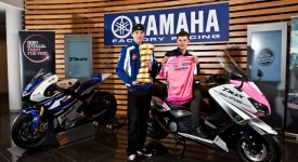 yamaha-tmax-530-corre-sulle-strade-del-giro-ditalia-2012-12-4-2012-ben-spies-enrico-battaglin