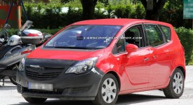 Opel Meriva restyling foto spia