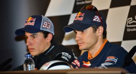 Lorenzo scivola, Rossi cresce e Marquez si conferma