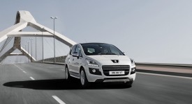 Hybrid4-Peugeot-3008-SUV