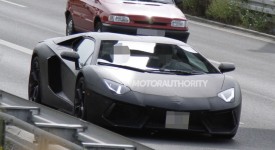 lamborghini-aventador-lp-700-4-roadster-foto-spia-03