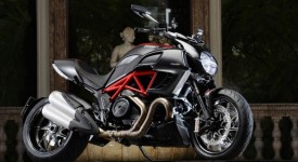 Ducati_Diavel_Carbon_2013_38