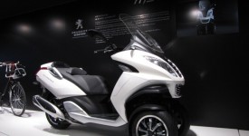 novita-2013-metropolis-400i-lalternativa-peugeot-a_hd_27668