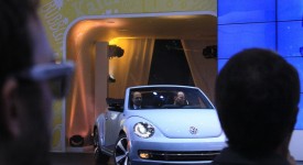 Volkswagen Maggiolino Cabriolet esordio al Salone di Los Angeles 2012