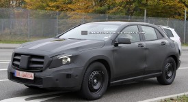 2015-mercedes-gla-cuv-24