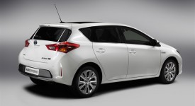 toyota_auris_2013__8__630x418